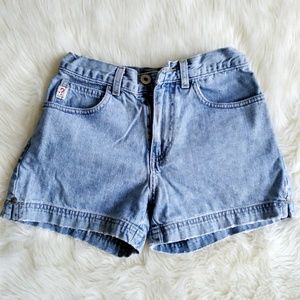 Vintage Guess high wasit shorts/fits size 24 woma